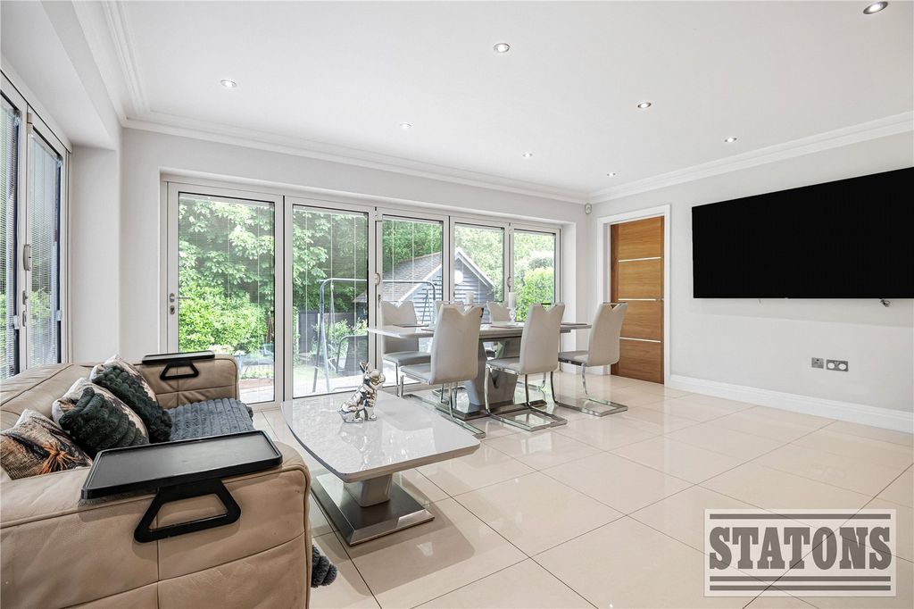 Property photo 3 of 27 Picture No. 32