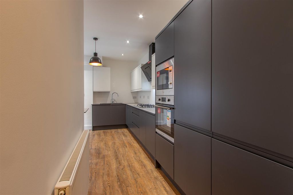 Property photo 2 of 20 Grosvenor Street 15-1.Jpg