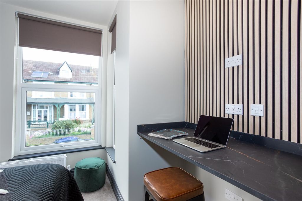 Property photo 2 of 15 150 York Road (3 Of 95).Jpg