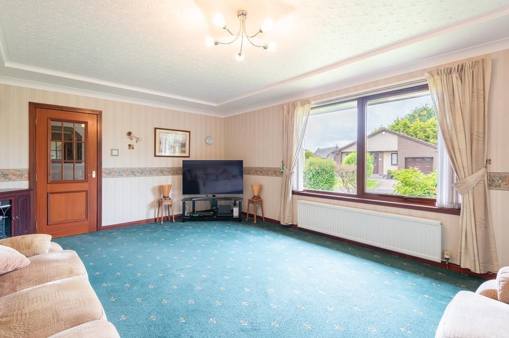 Property photo 3 of 21 Lev1463Pem Living Room Again.Jpg