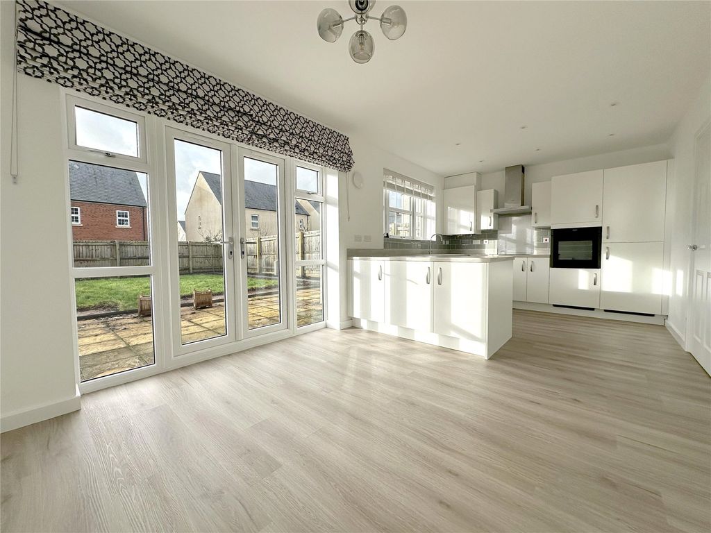 Property photo 3 of 16 Kitchen/Dining Room