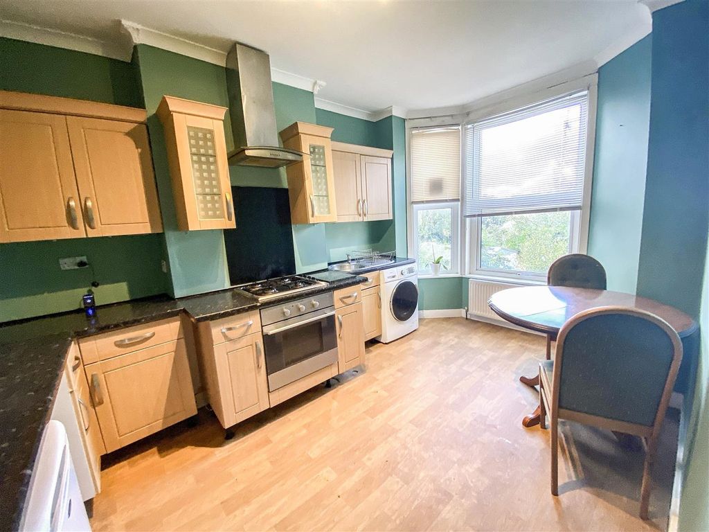 Property photo 3 of 23 Kitchen