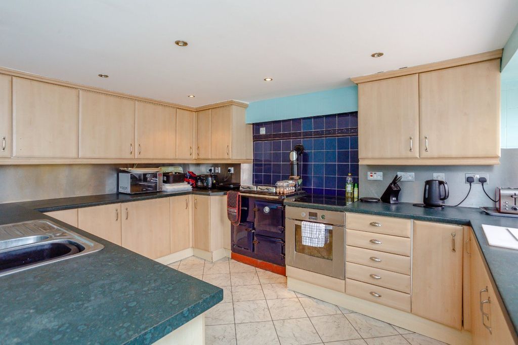 Property photo 2 of 23
