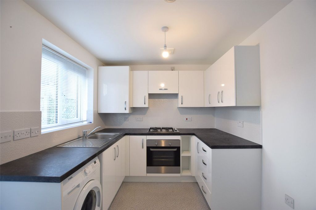 Property photo 3 of 8 Kitchen