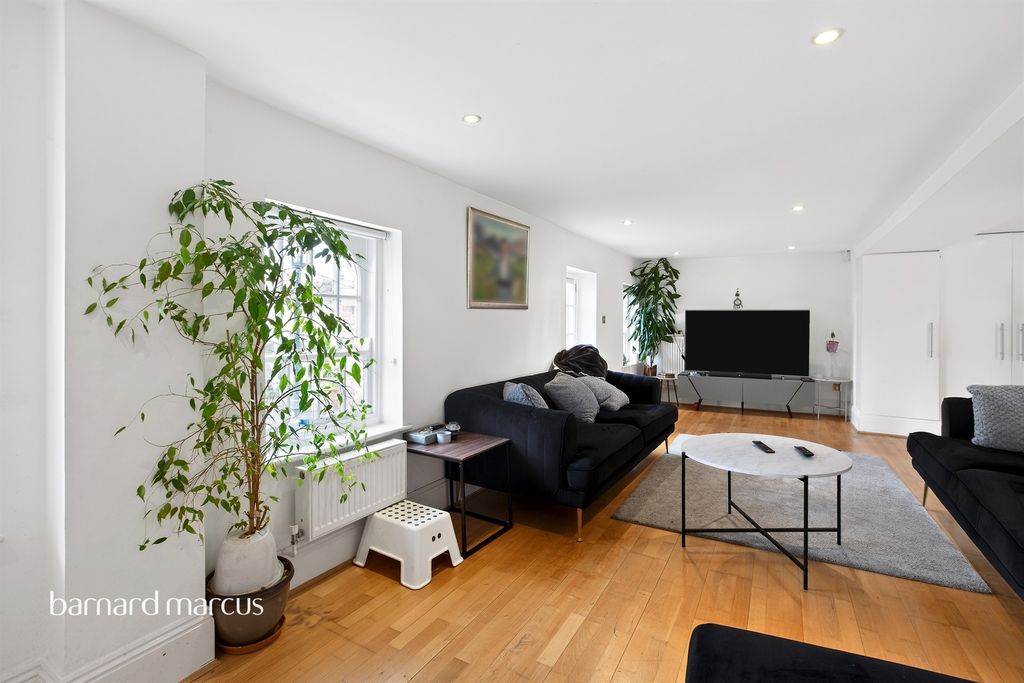 Property photo 3 of 19