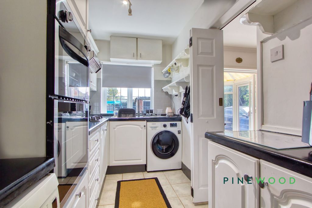 Property photo 3 of 25 Kitchen