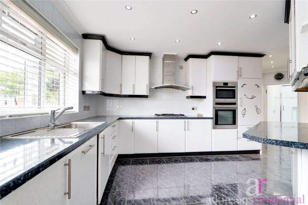 Property photo 3 of 22 Picture No. 06
