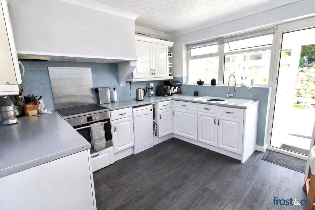 Property photo 3 of 20 Kitchen