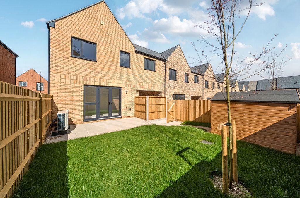 Additional image 12 of 3 bed end terrace house to rentHarebell Way, Winchester, Hampshire SO22