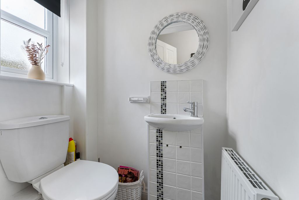 Property photo 3 of 18 WC