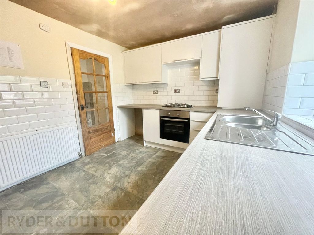 Property photo 2 of 9 Kitchen