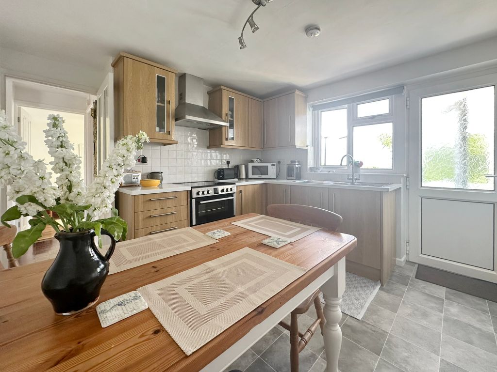Property photo 3 of 22 Kitchen