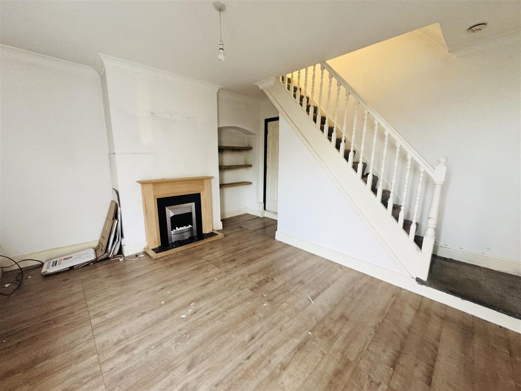 Property photo 2 of 6 Lounge