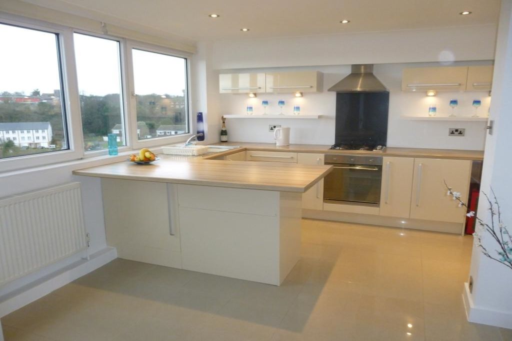 Property photo 3 of 11 Open Plan Lounge/Kit