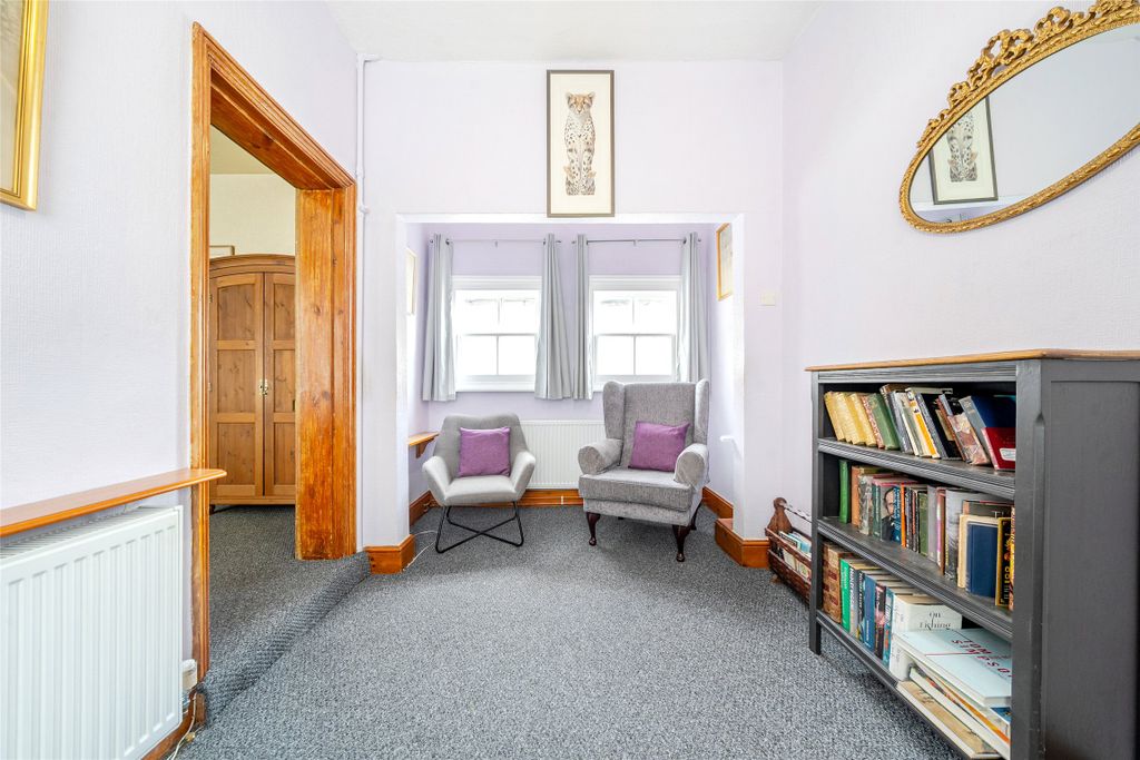 Property photo 2 of 17 Picture No. 12