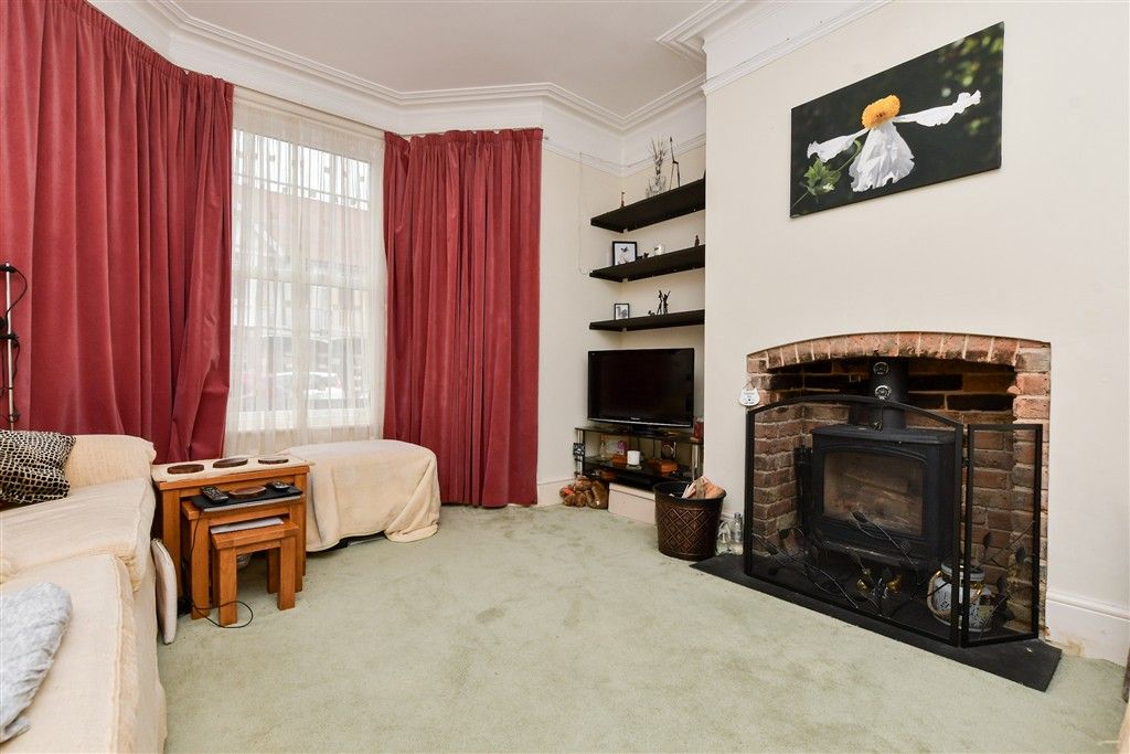 Property photo 3 of 12 Lounge