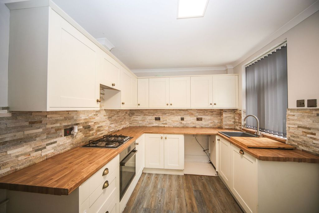 Property photo 3 of 25