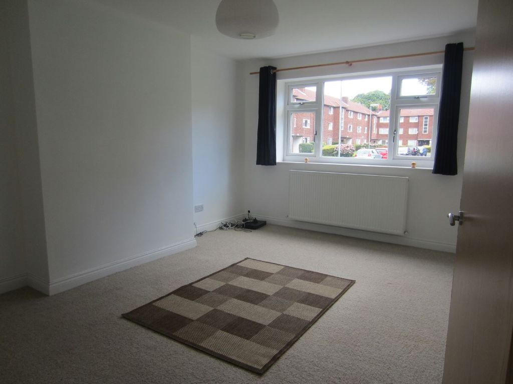 Property photo 3 of 8 Lounge