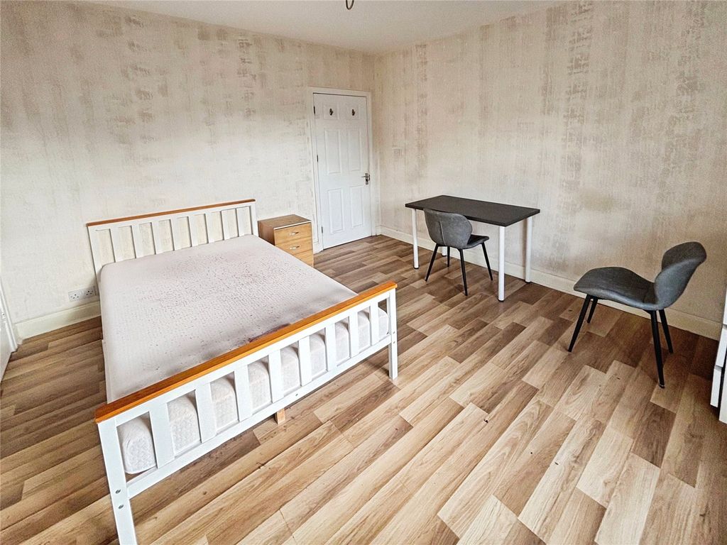 Property photo 3 of 8 Bedroom