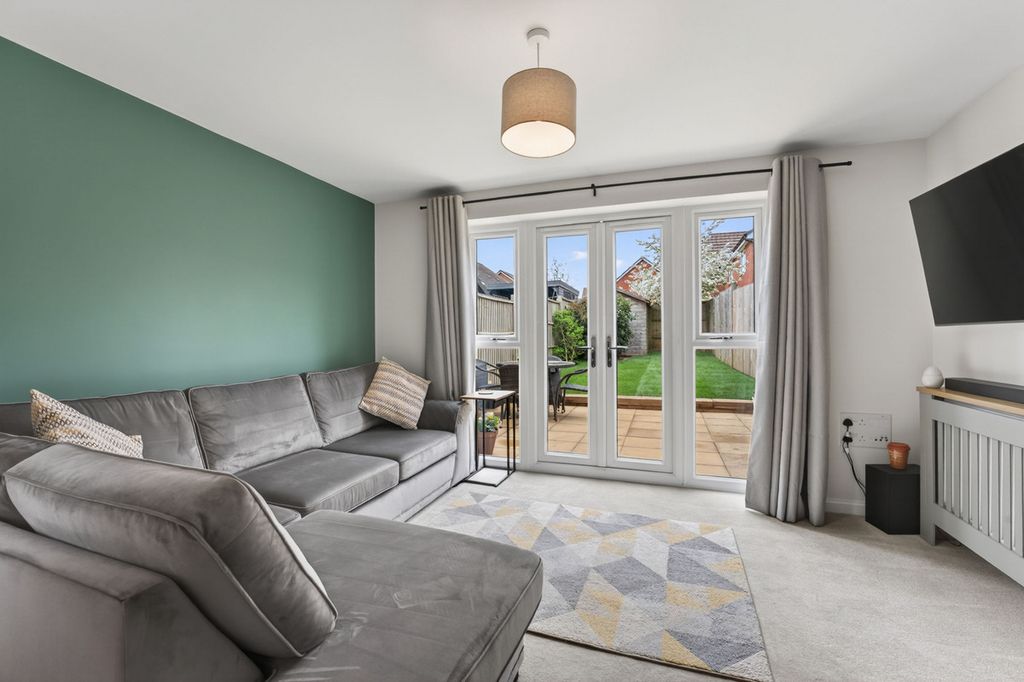 Property photo 2 of 25