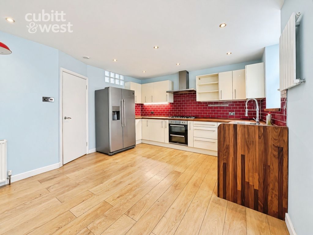 Property photo 2 of 19 Kitchen/Diner
