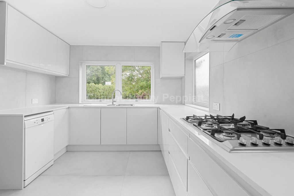 Property photo 2 of 26