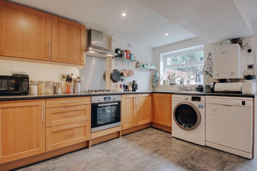 Property photo 3 of 12 Kitchen