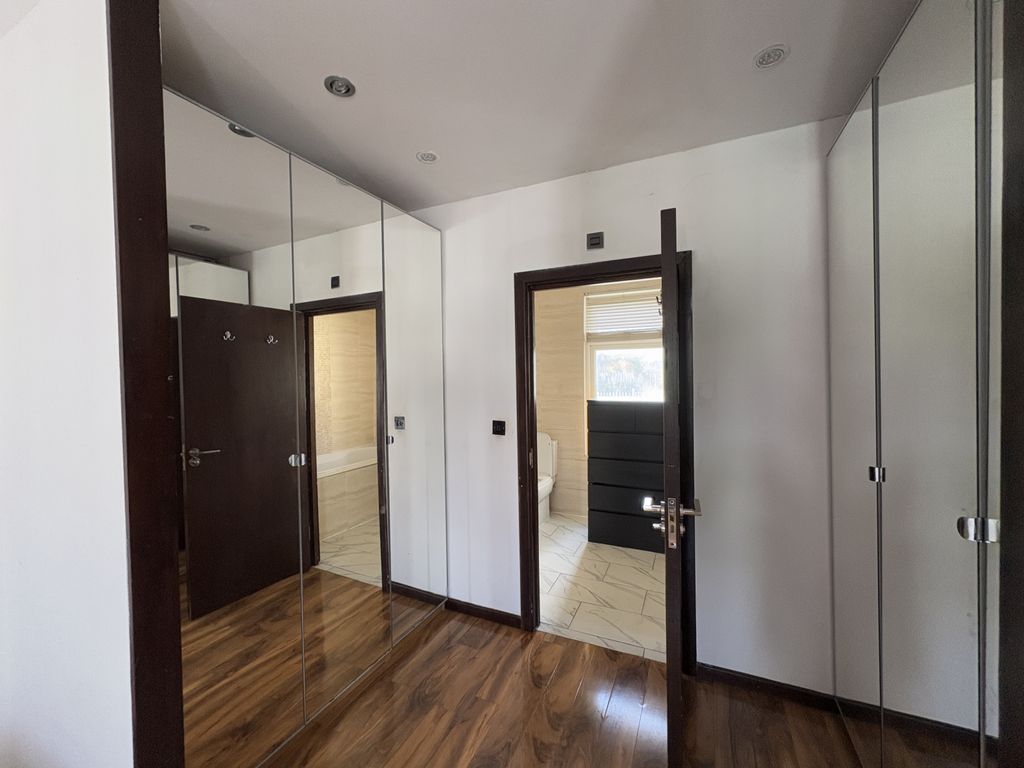 Property photo 3 of 11 Gallery