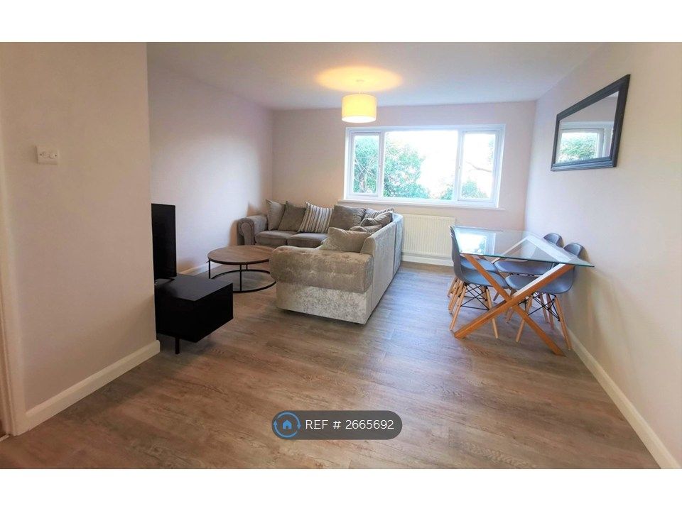 Property photo 3 of 18 Living Room