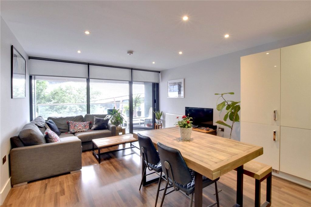 Property photo 2 of 16 Picture No. 10