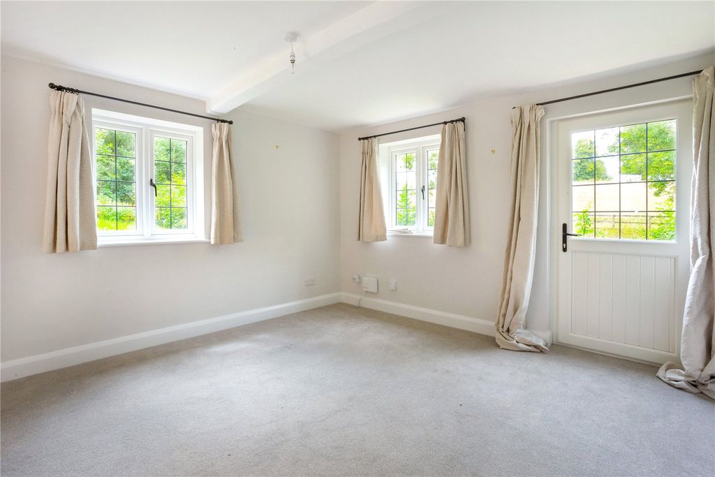 Property photo 3 of 12 Reception