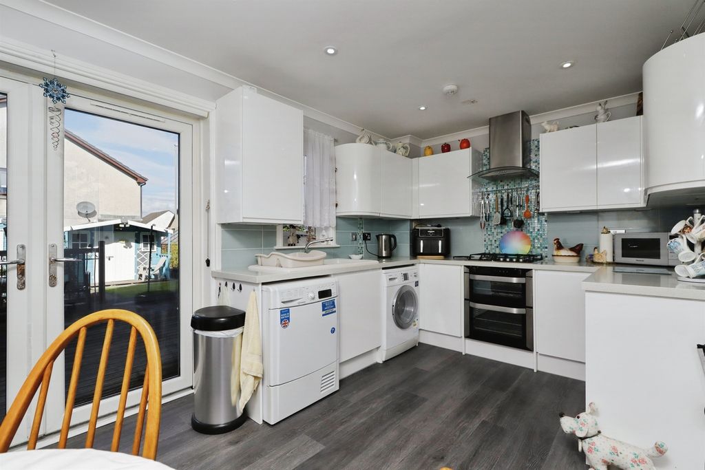 Property photo 2 of 26