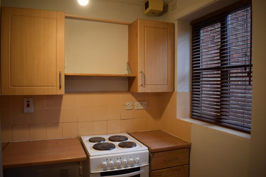 Property photo 2 of 11 Kitchen