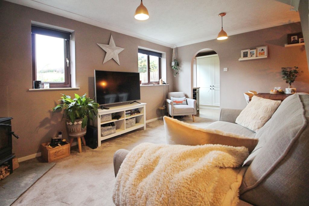 Property photo 2 of 20 Living Room