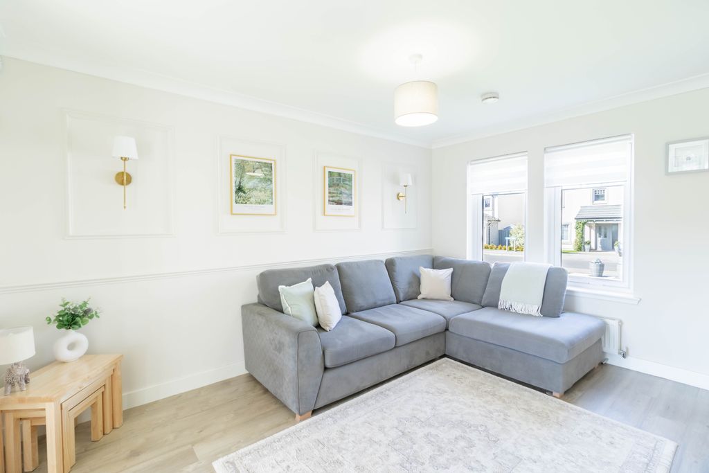 Property photo 2 of 28 Lounge