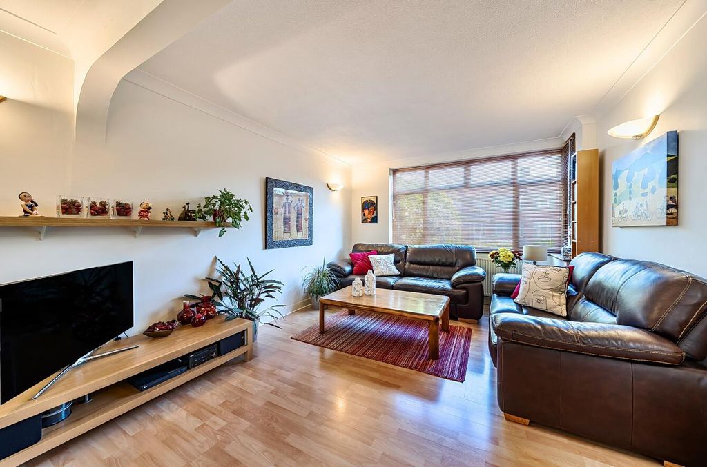 Property photo 2 of 15 Davidson Frost-Wellings, Dfw, Kynance Gardens, Sta