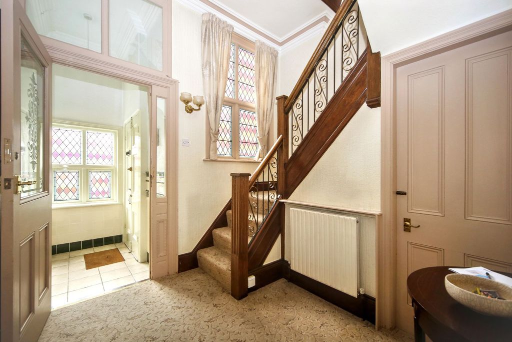 Property photo 2 of 25