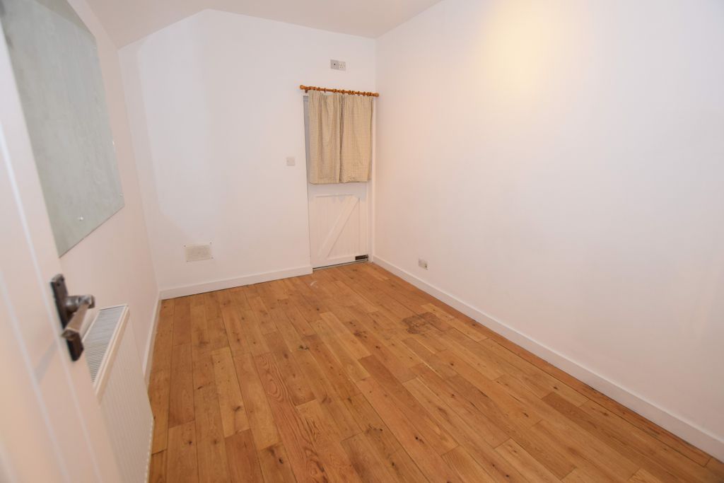 Property photo 3 of 7 Photo 9