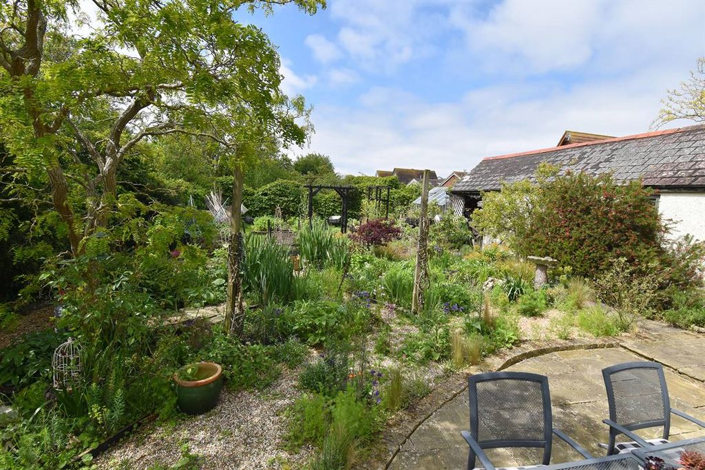 Property photo 2 of 35
