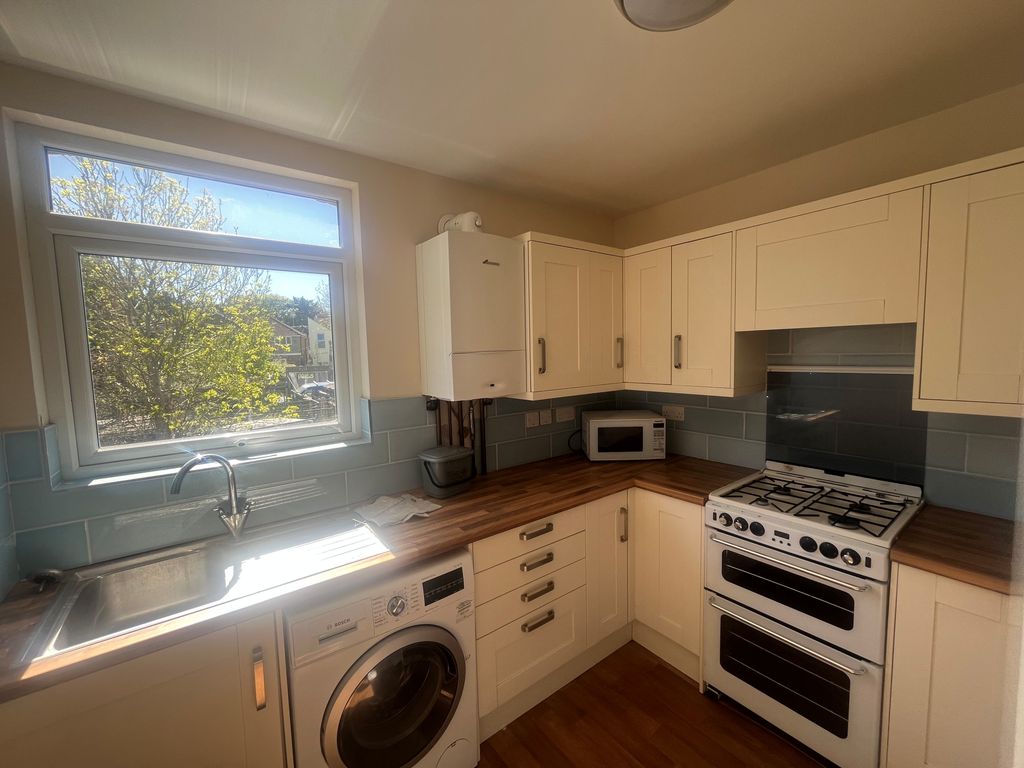 Property photo 3 of 6 Kitchen