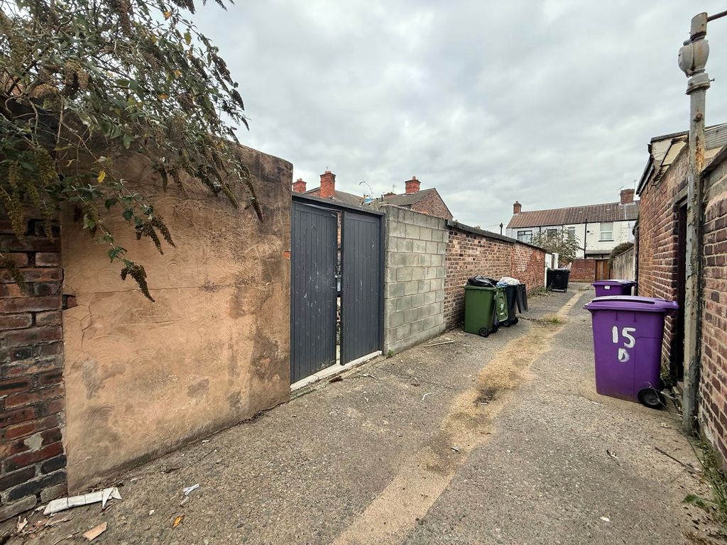 Property photo 2 of 28