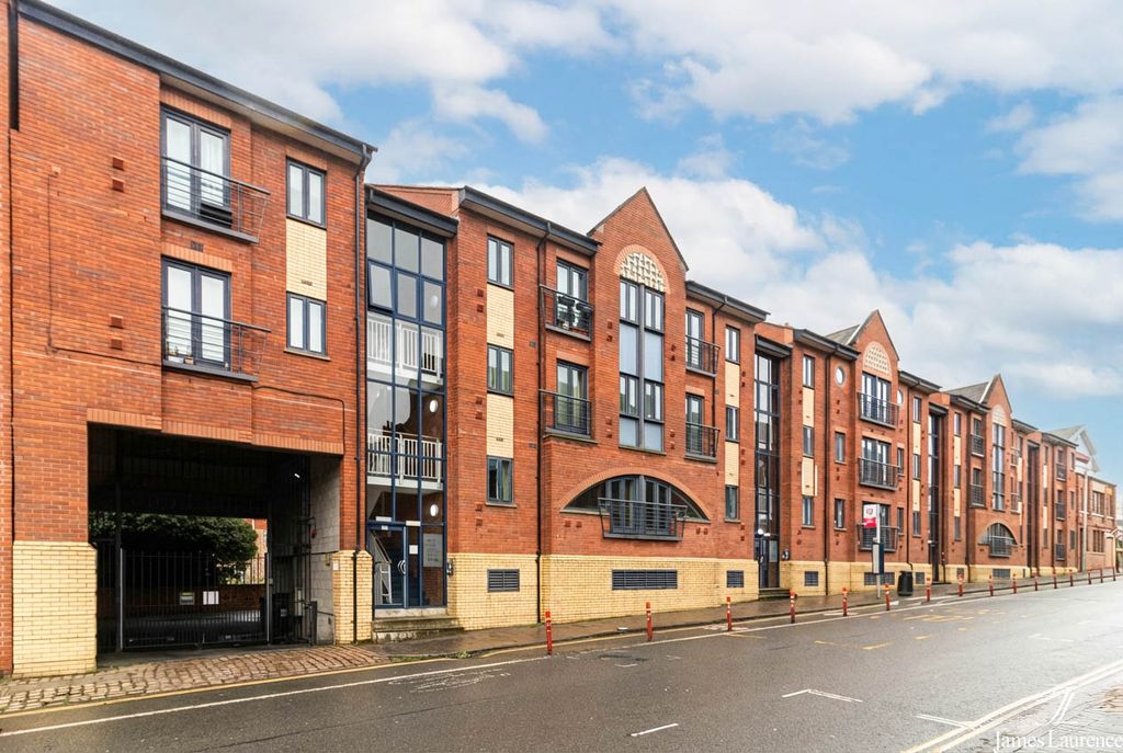 Property photo 1 of 13 36F88844-1D6E-4F4C-B67A-67Bf1029D5F4