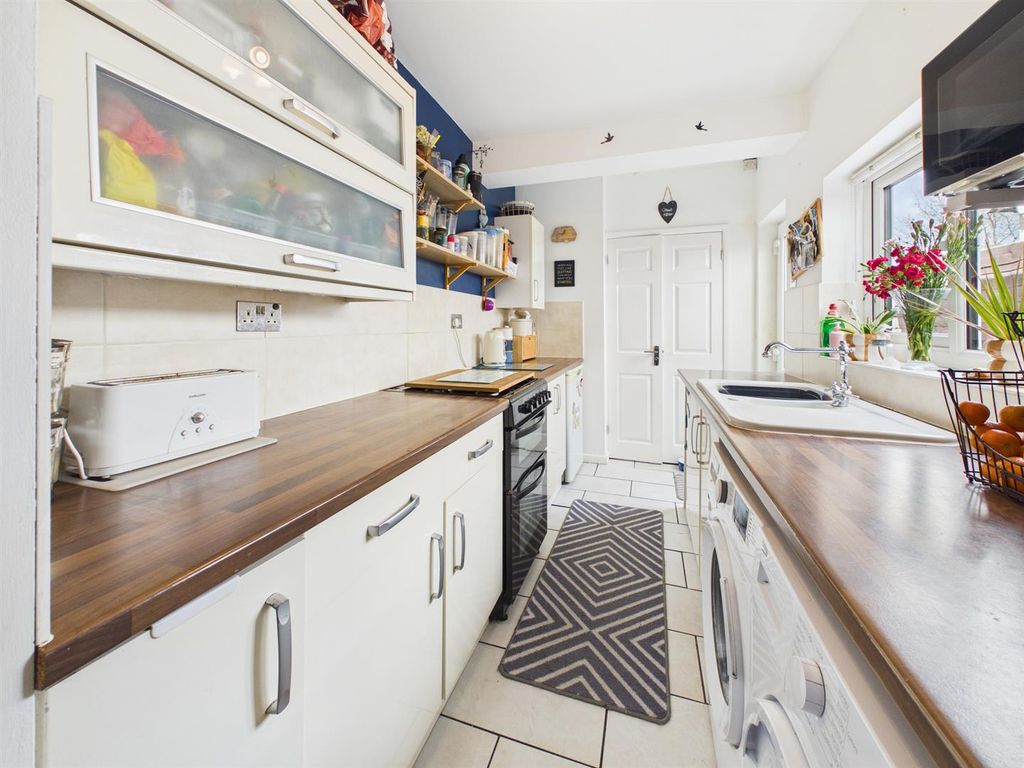 Property photo 2 of 12 Cam05510G0-Pr0191-Still006.Jpg