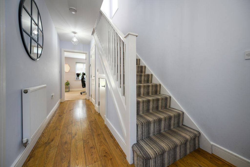 Property photo 2 of 31