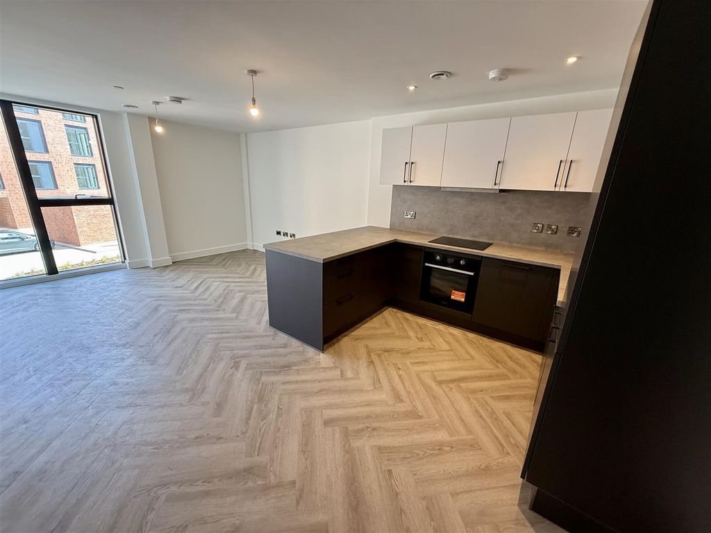 Property photo 3 of 8 Kitchen