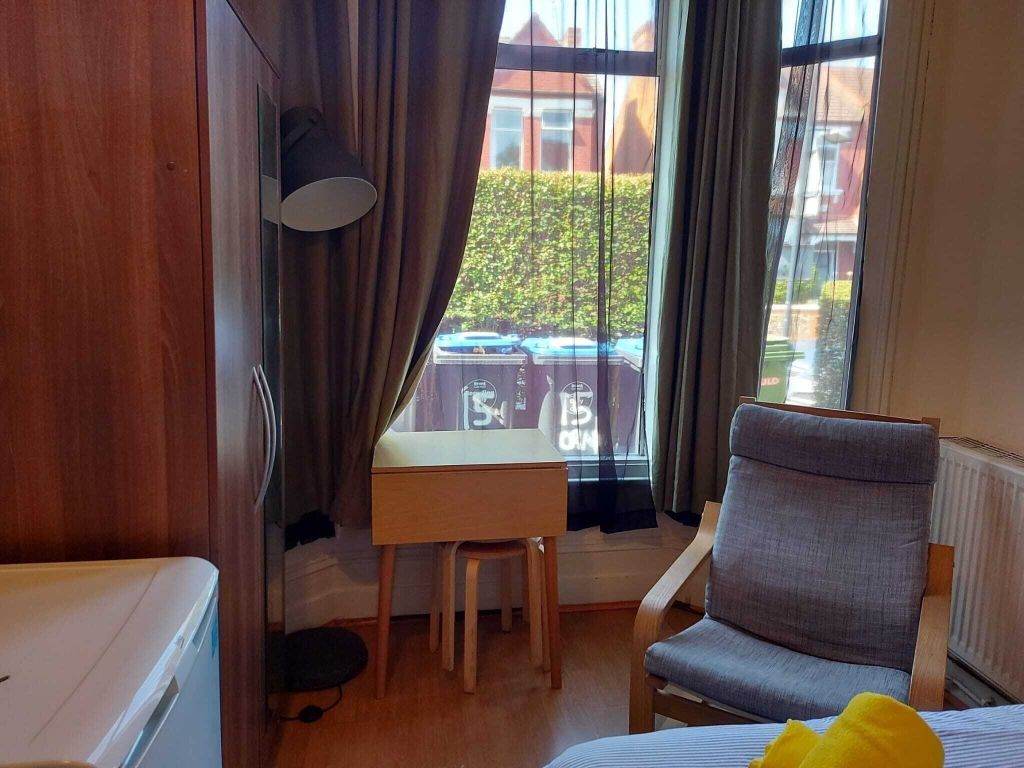 Property photo 2 of 5 Bedroom