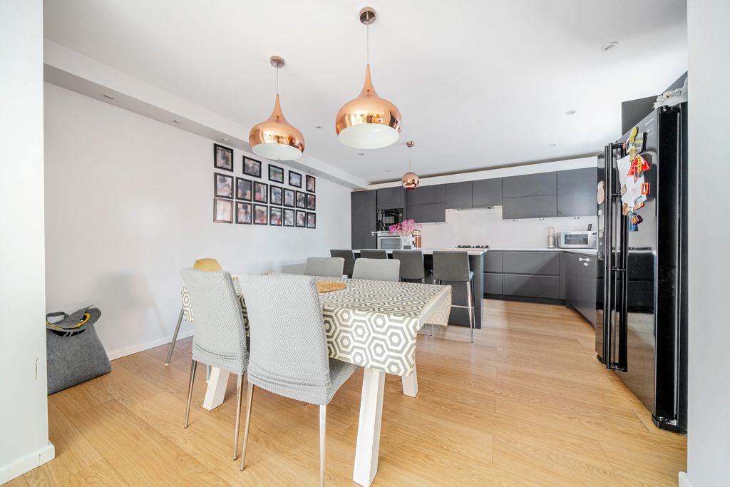 Property photo 3 of 26 Kitchen/Dining