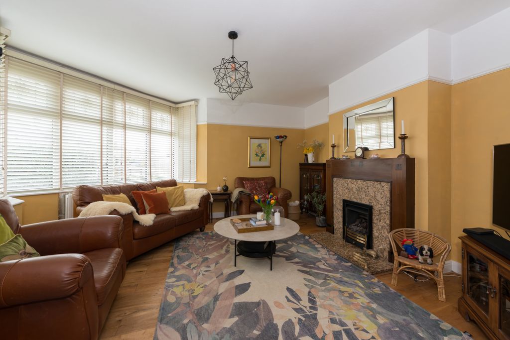 Property photo 2 of 22 Sitting Room