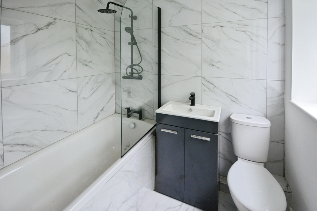 Property photo 3 of 16 Family Bathroom
