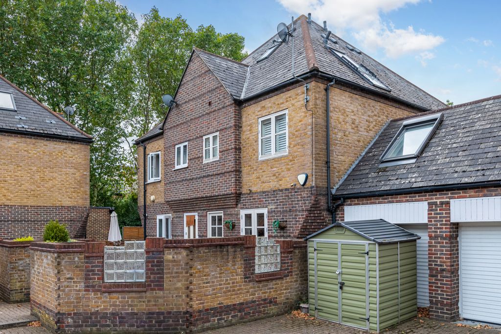 Property photo 1 of 22